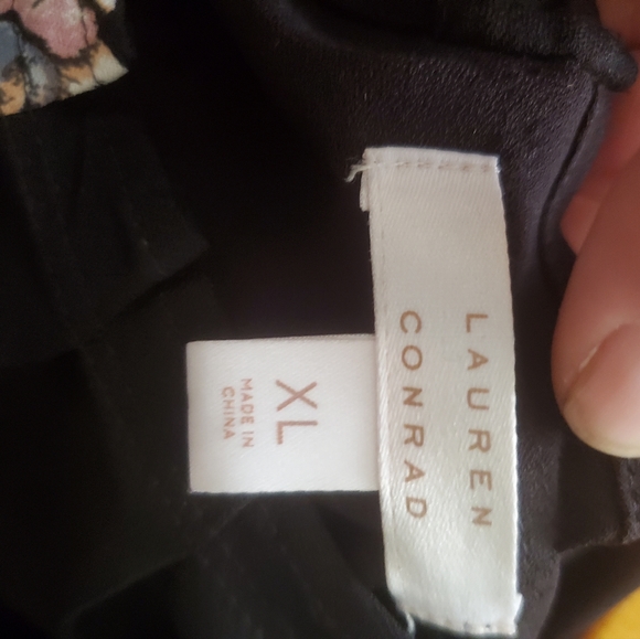 Lauren Conrad Women’s Black with Floral Design Dress Elastic Waistband. - Picture 4 of 8